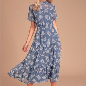 Lulu’s Blue Floral Midi Dress